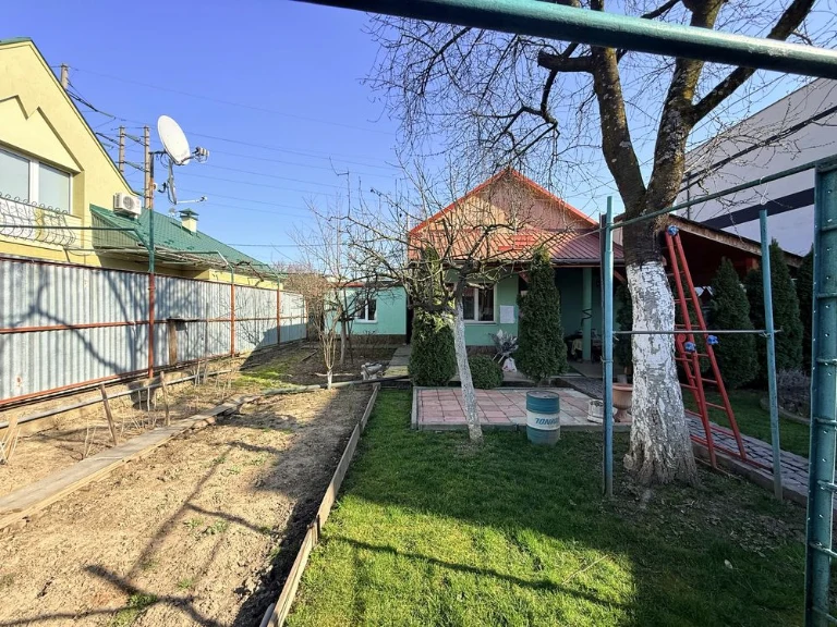 Два будинки біля Дастору