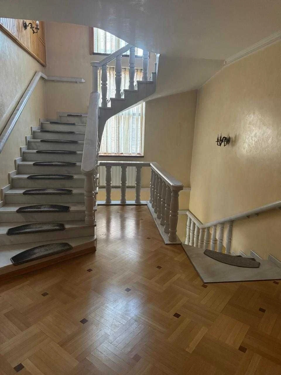 Продається будинок в парковій зоні