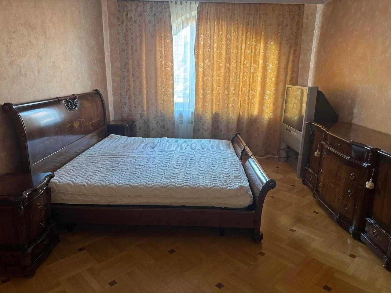 Продається будинок в парковій зоні