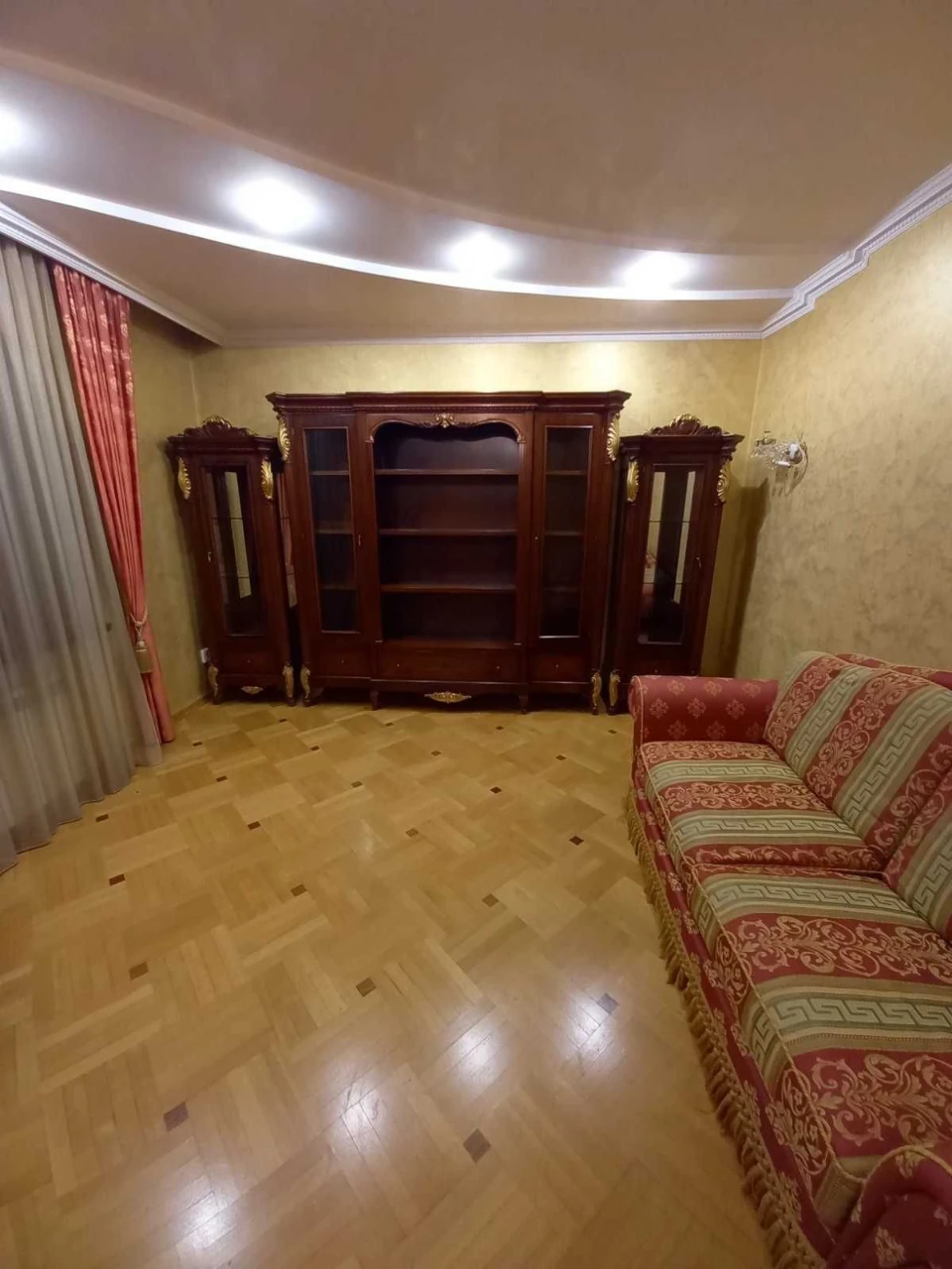 Продається будинок в парковій зоні