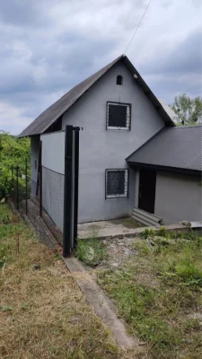 Продаж будинку на вул. Горіхівській.