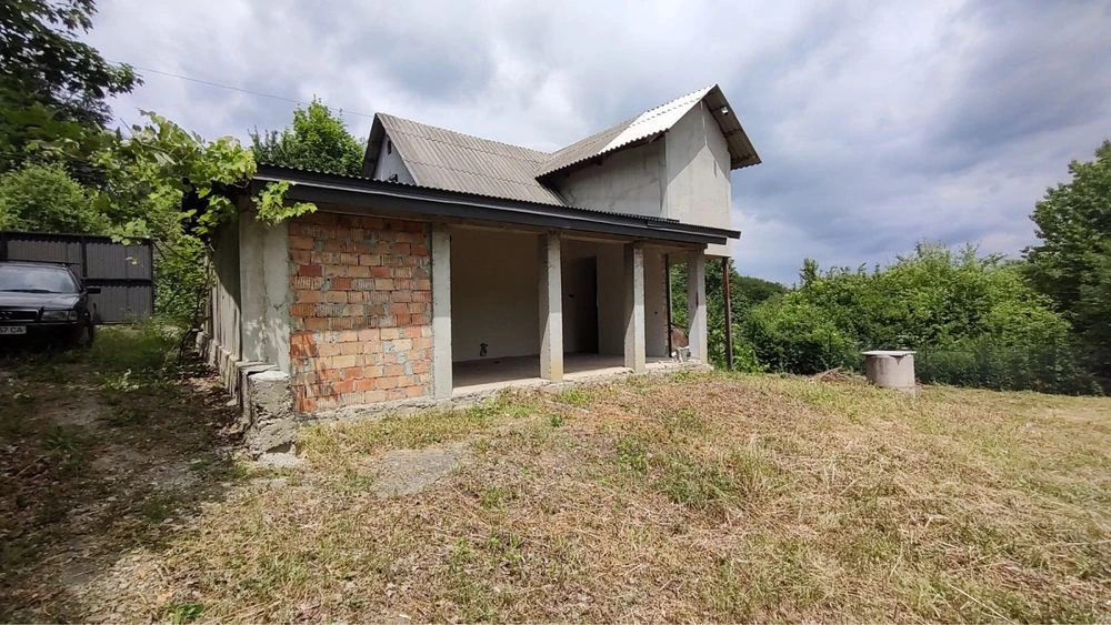 Продаж будинку на вул. Горіхівській.