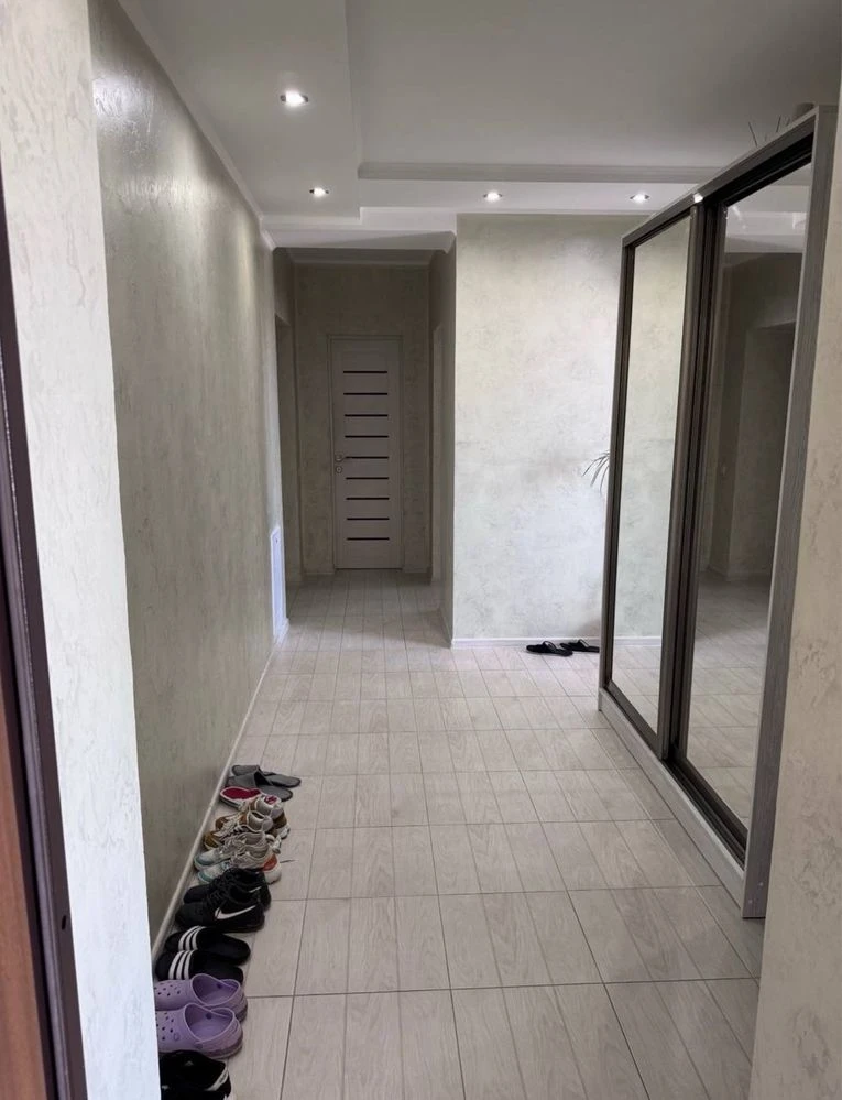 Продаж 2-кімнатноі квартири 69 м2