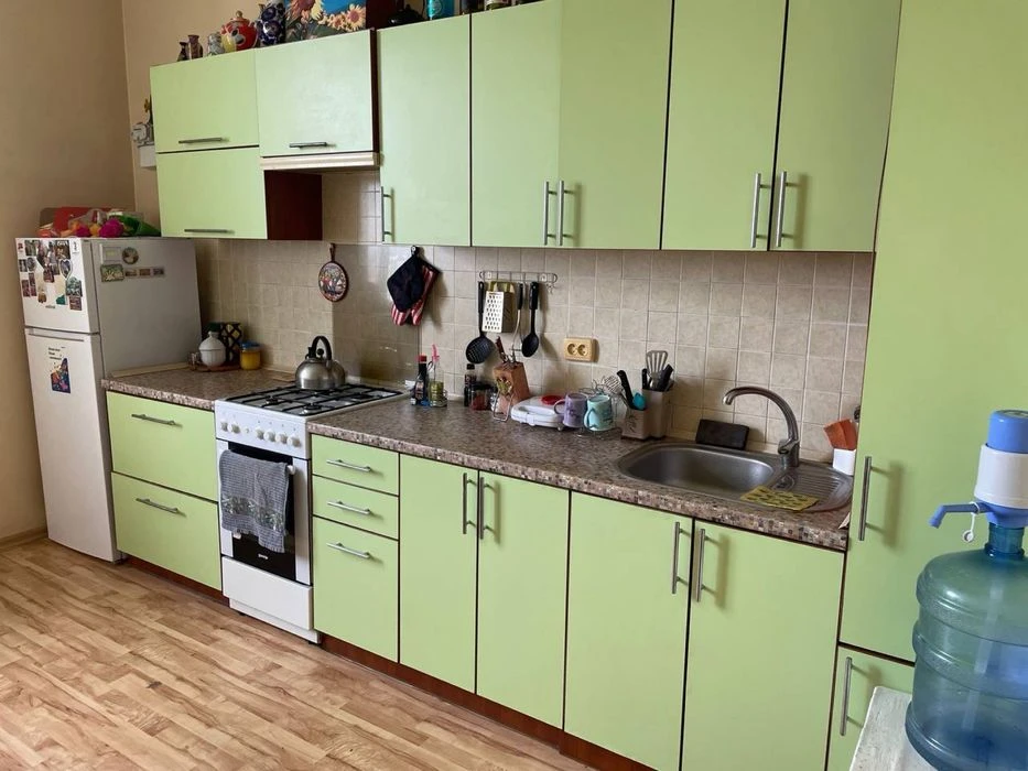 Продам трехкомнатную квартиру (улица Приднепровская5)