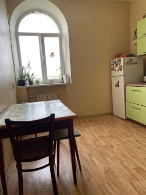 Продам трехкомнатную квартиру (улица Приднепровская5)