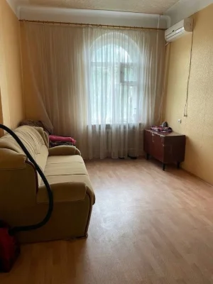 Продам трехкомнатную квартиру (улица Приднепровская5)