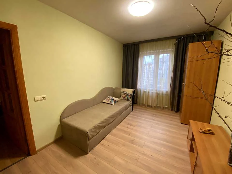 Квартира. Київ, Драгоманова вул.