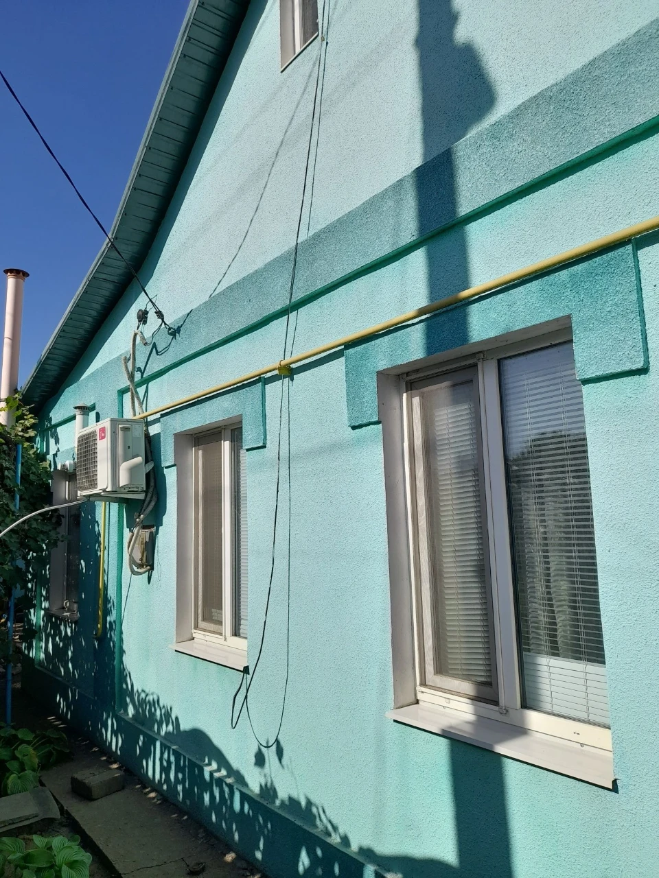 Продам свій будинок з гаражем та літньою кухнею