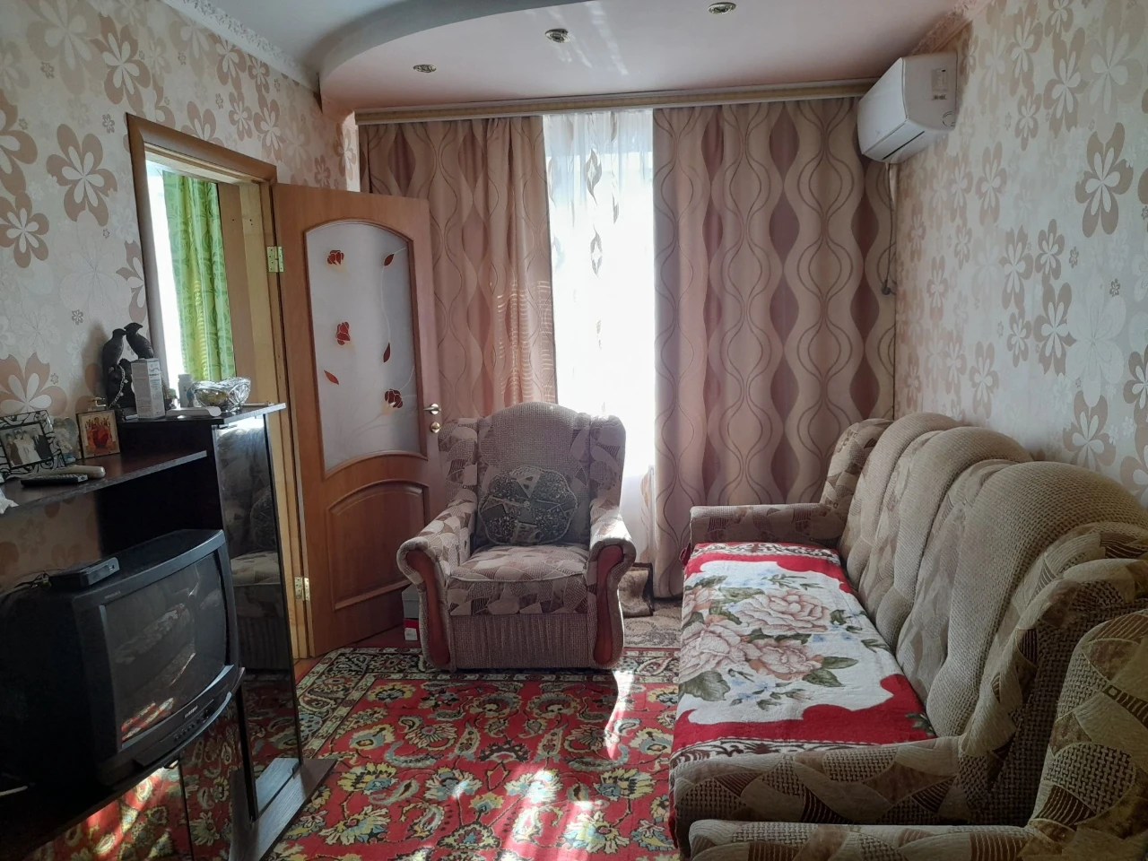 Продам свій будинок з гаражем та літньою кухнею