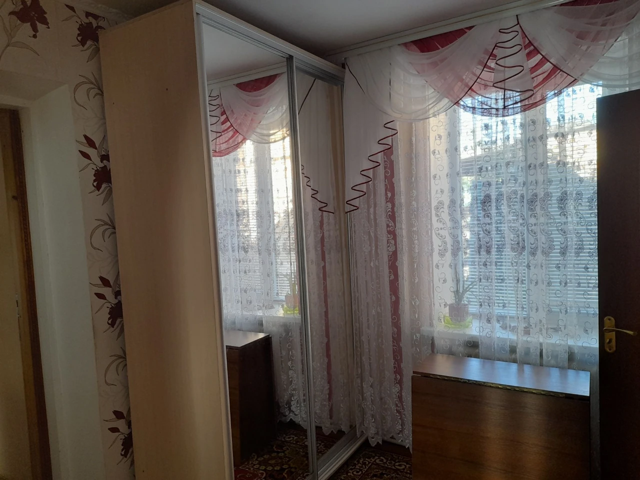Продам свій будинок з гаражем та літньою кухнею