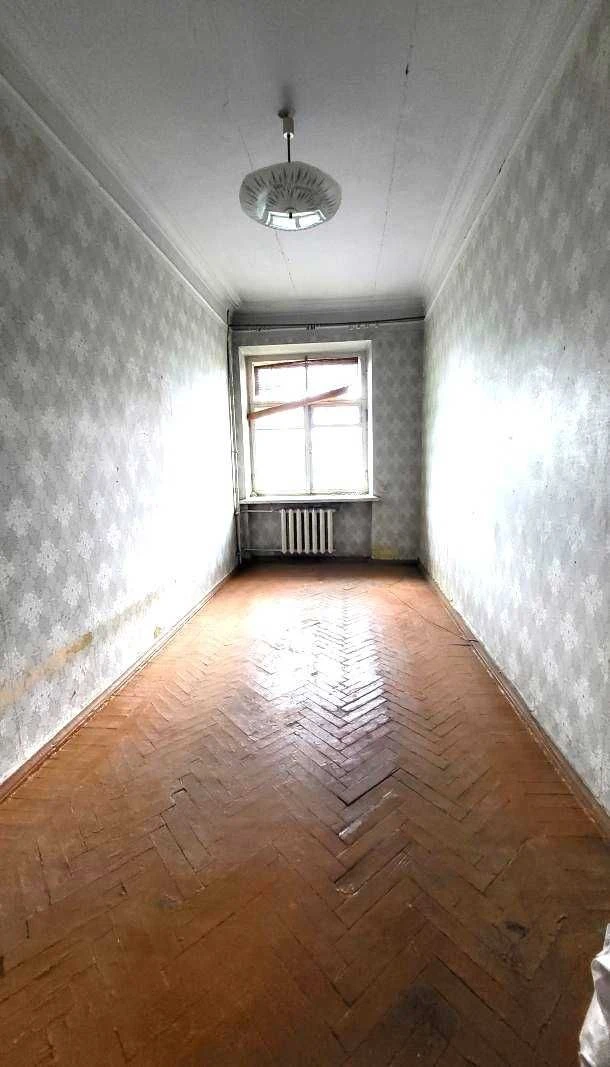 Терміново продається простора 3-кімнатна квартира в історичн