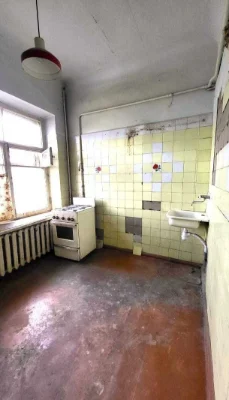 Терміново продається простора 3-кімнатна квартира в історичн