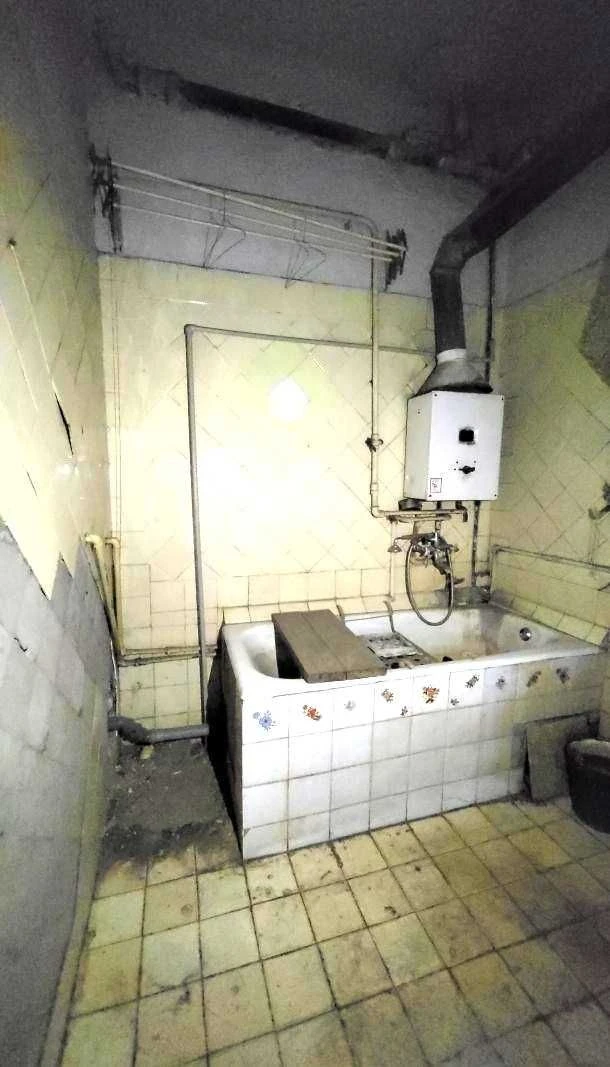 Терміново продається простора 3-кімнатна квартира в історичн
