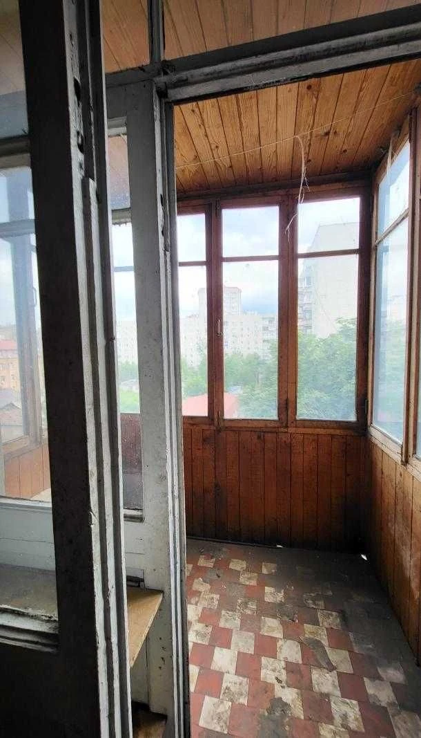 Терміново продається простора 3-кімнатна квартира в історичн