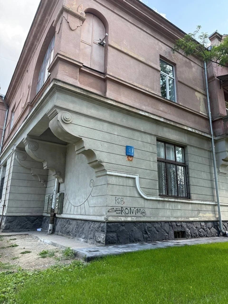 Ексклюзивна квартира в польському будинку на Тарнавського