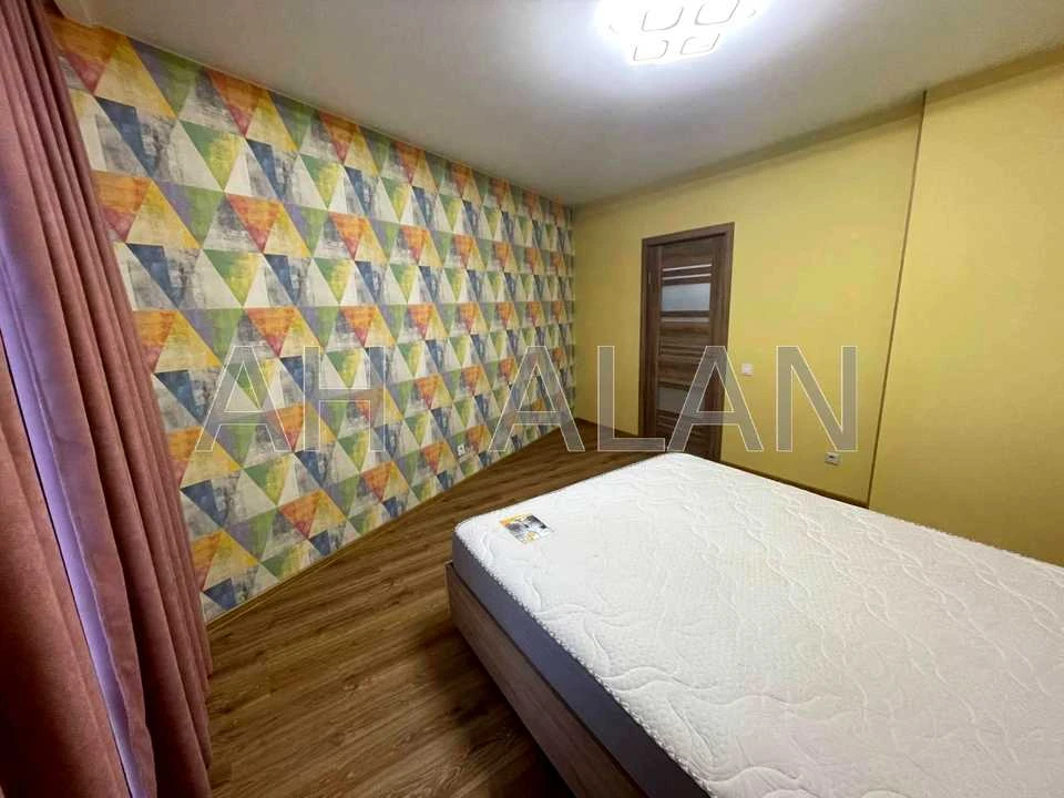 Квартира. Київ, Микільсько-Слобідська вул.