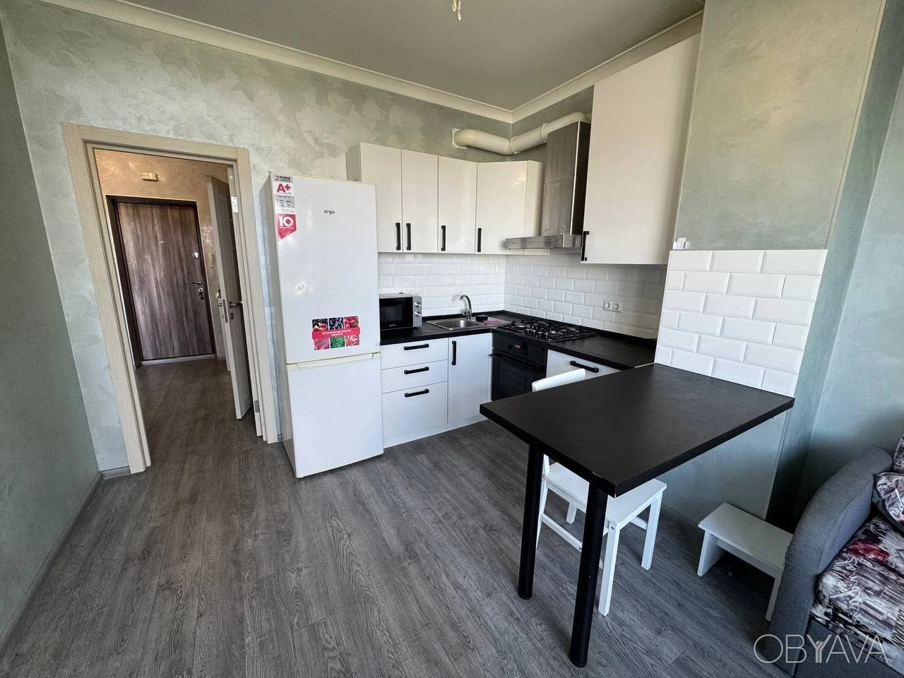 Selling a 1-room apartment of 40m2 with renovation in the Parkland residential complex. Gas. Without %
