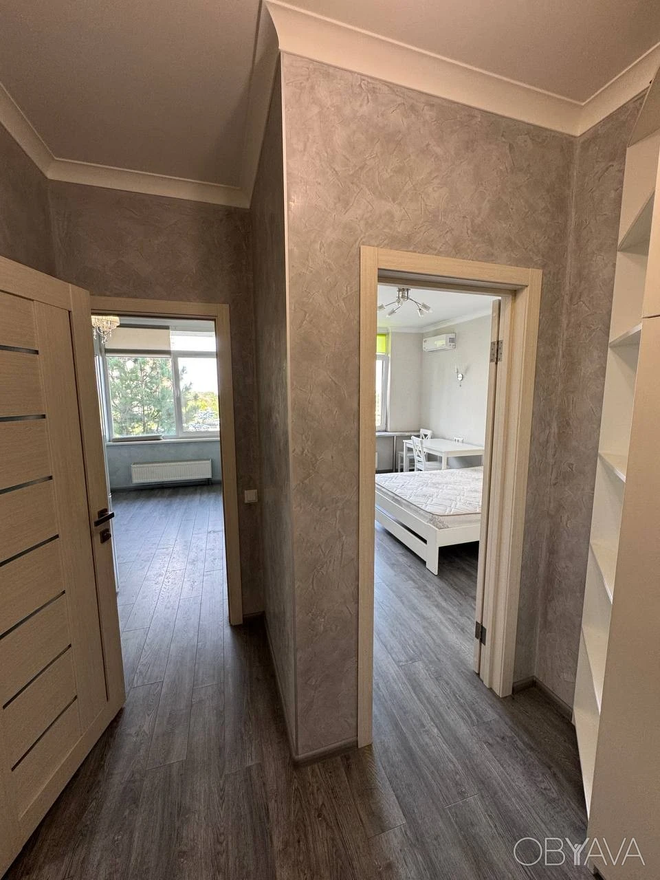 Selling a 1-room apartment of 40m2 with renovation in the Parkland residential complex. Gas. Without %