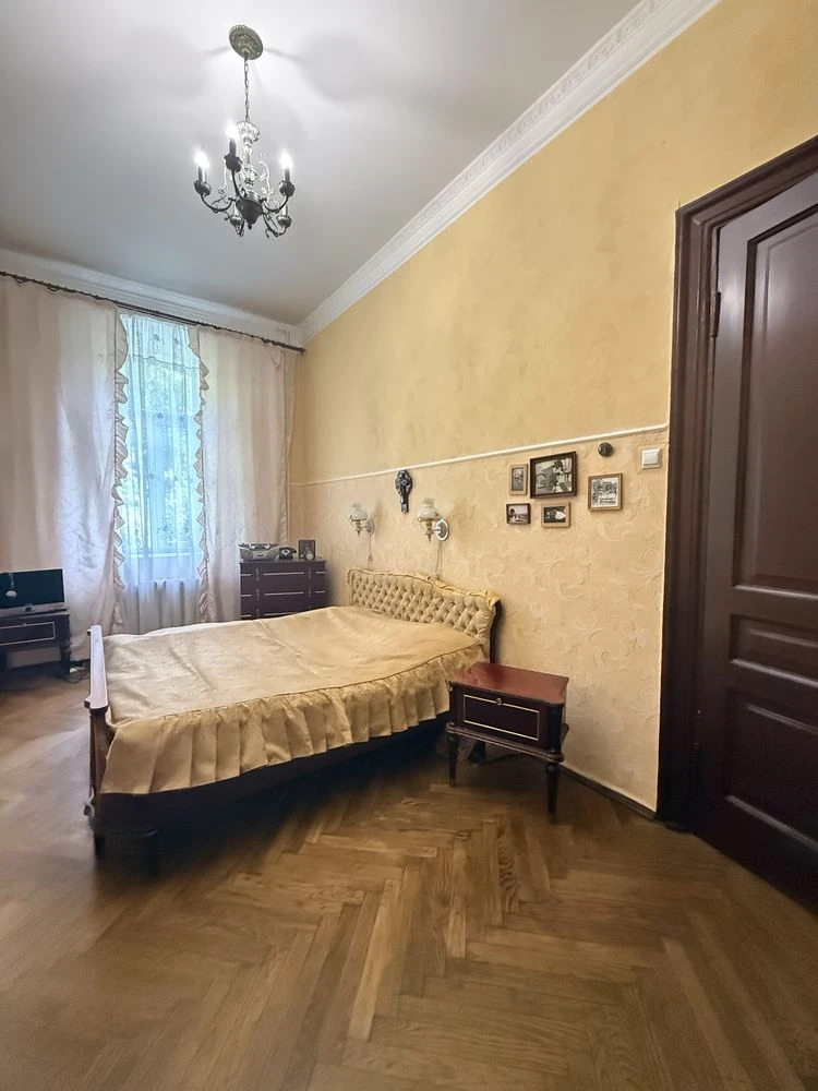 Трикімнатна по Дубенській в БОСі