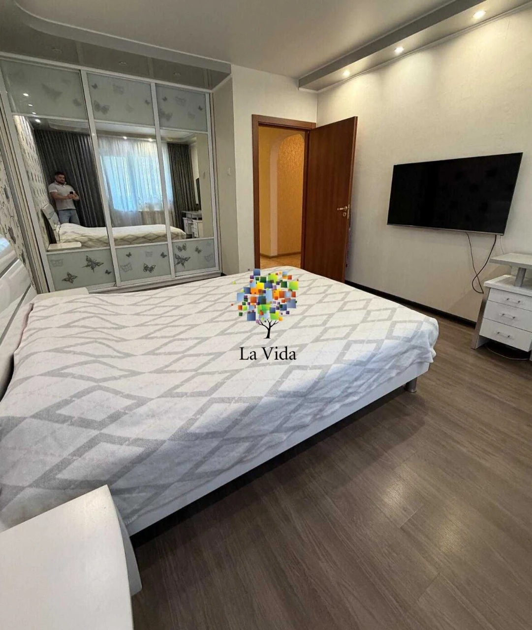 продаж 4к квартири ул. Александры Экстер 9