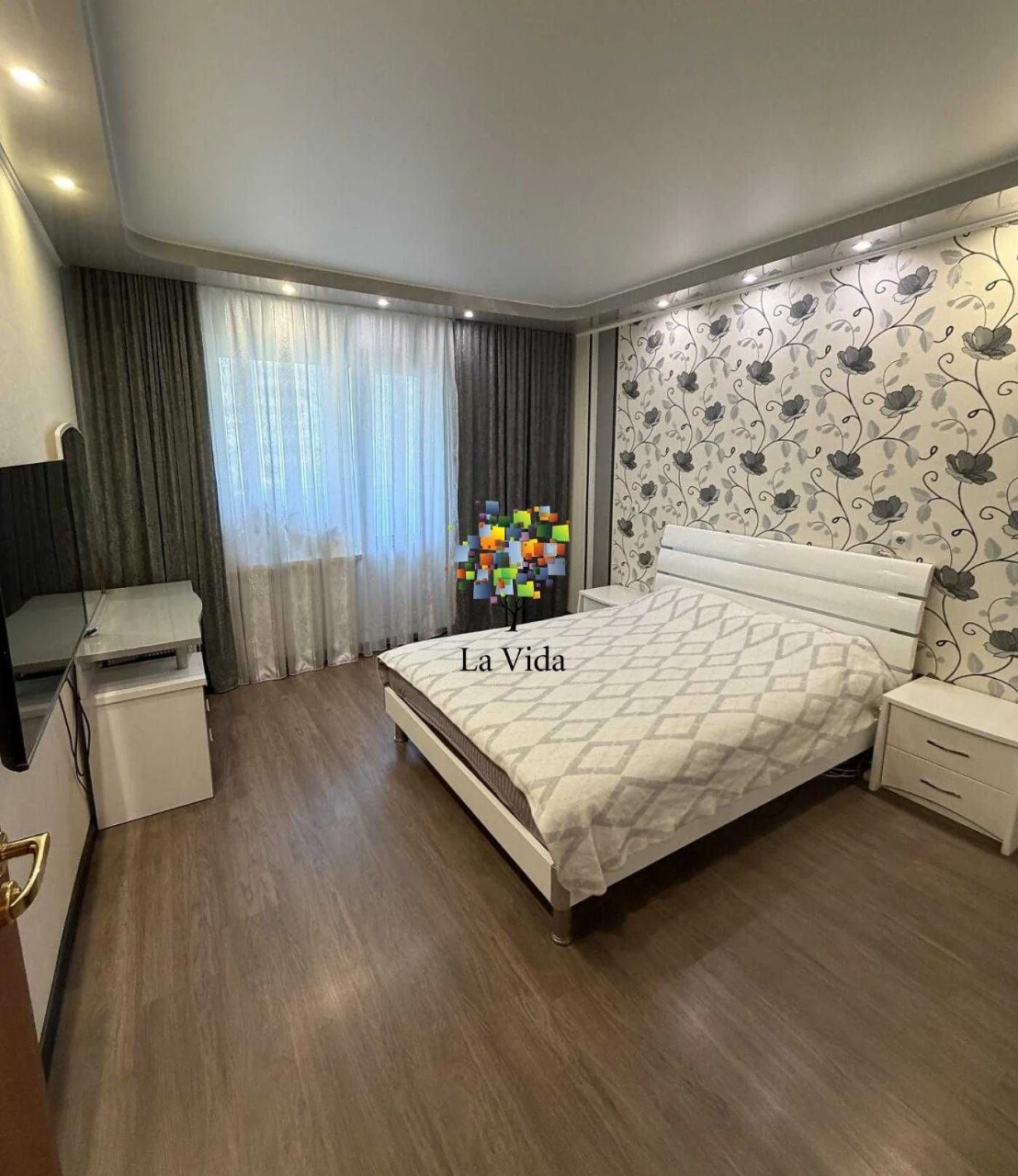 продаж 4к квартири ул. Александры Экстер 9