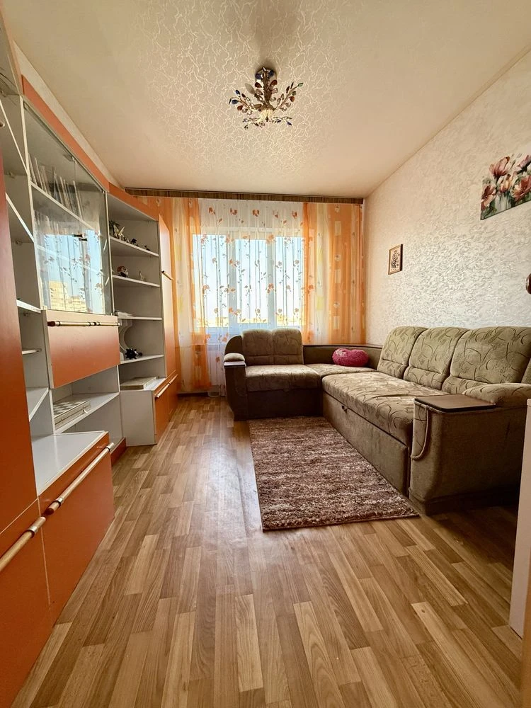 Продається простора 3-кімнатна квартира за адресою: проспект