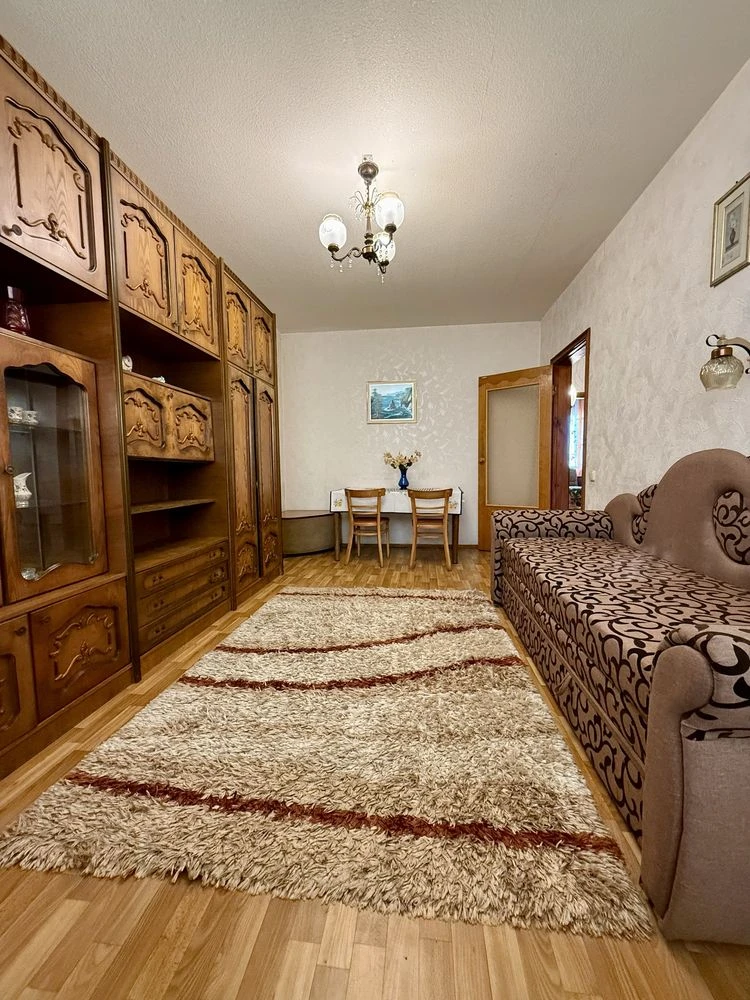 Продається простора 3-кімнатна квартира за адресою: проспект