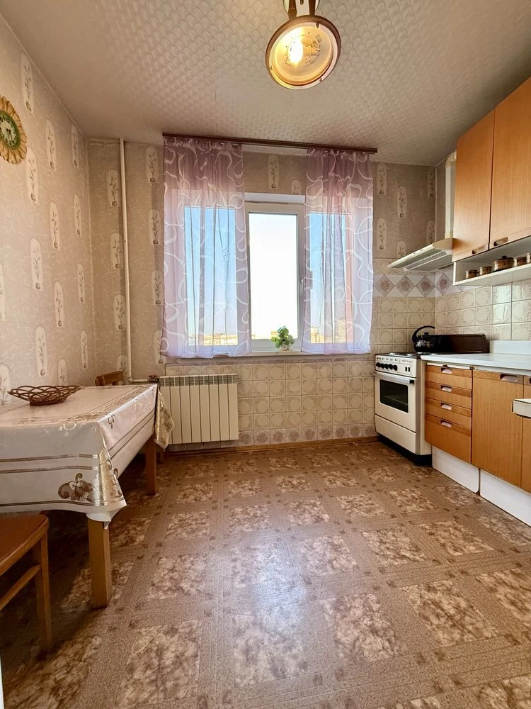Продається простора 3-кімнатна квартира за адресою: проспект