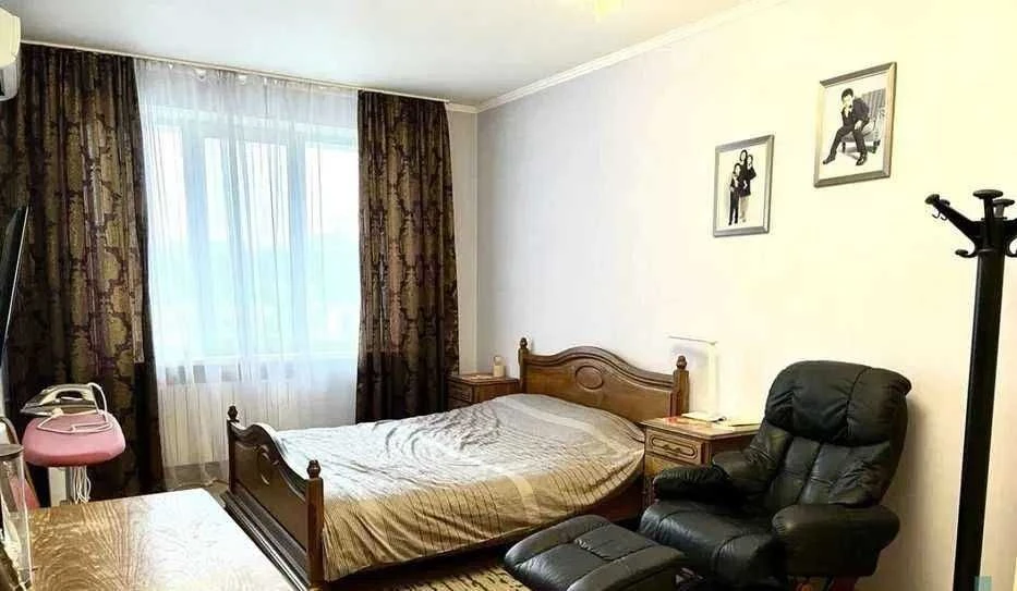 Продам 3-кімн. Старонаводницька вул. 7a, 100 м.кв