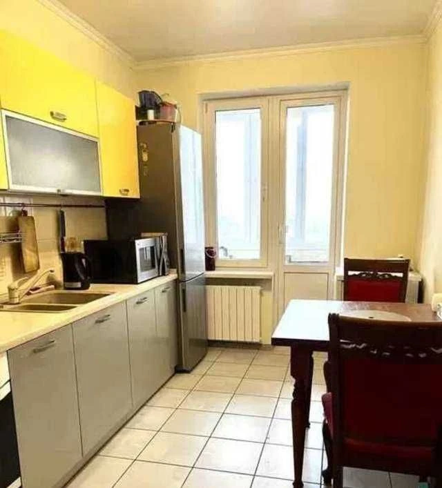Продам 3-кімн. Старонаводницька вул. 7a, 100 м.кв