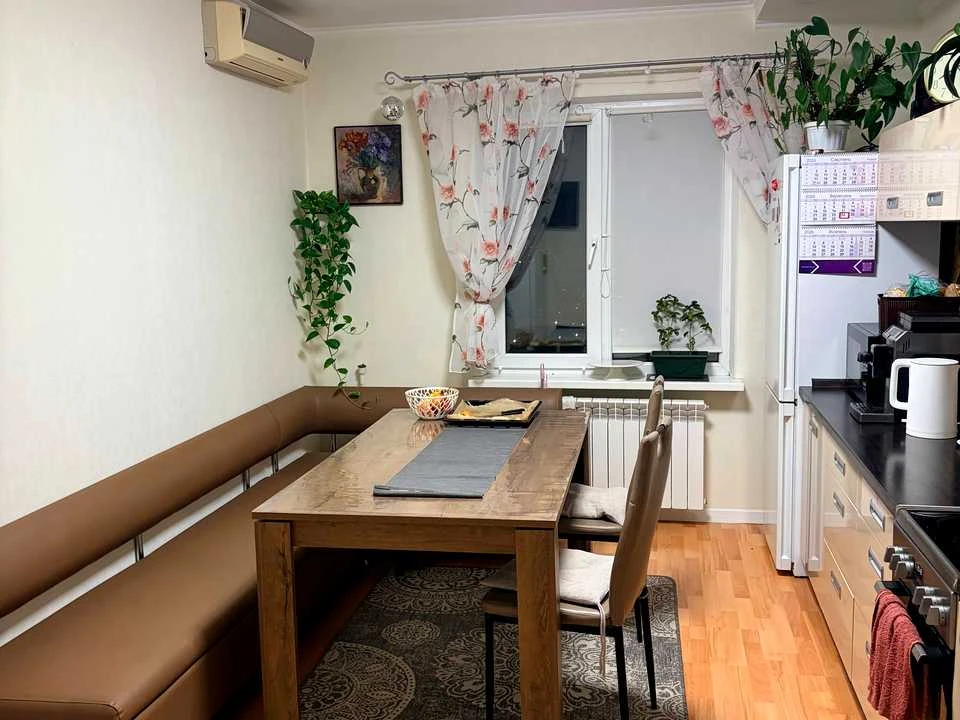 Квартира. Київ, Бакинська вул.