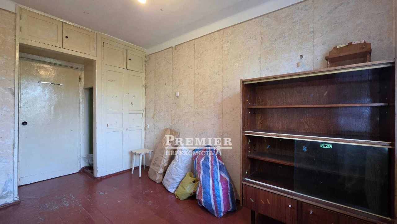 3 кімнатна квартира 60 м² на Черемушках, відремонтований дах