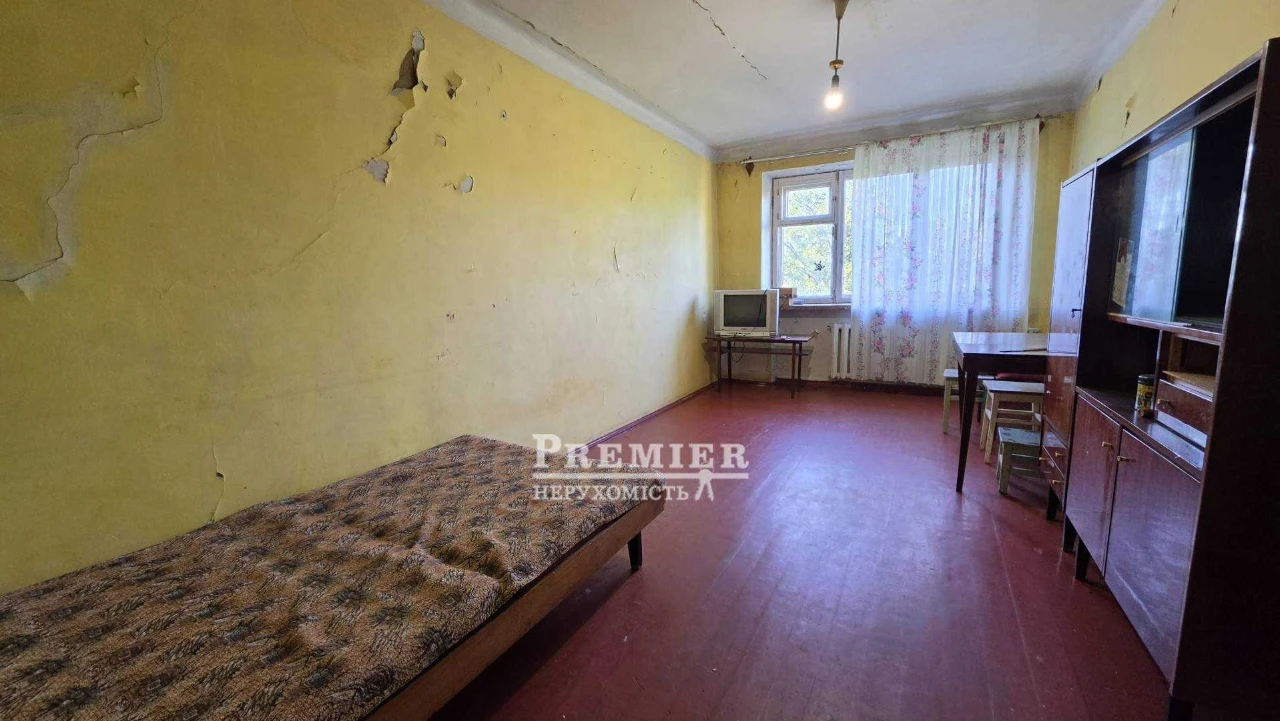 3 кімнатна квартира 60 м² на Черемушках, відремонтований дах