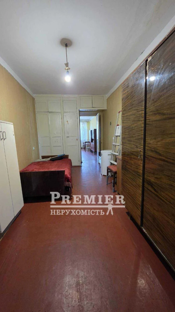 3 кімнатна квартира 60 м² на Черемушках, відремонтований дах