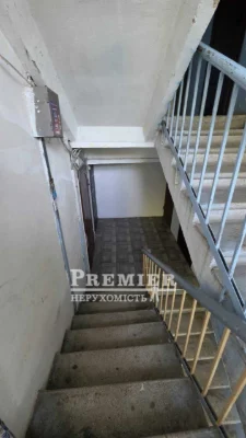 3 кімнатна квартира 60 м² на Черемушках, відремонтований дах