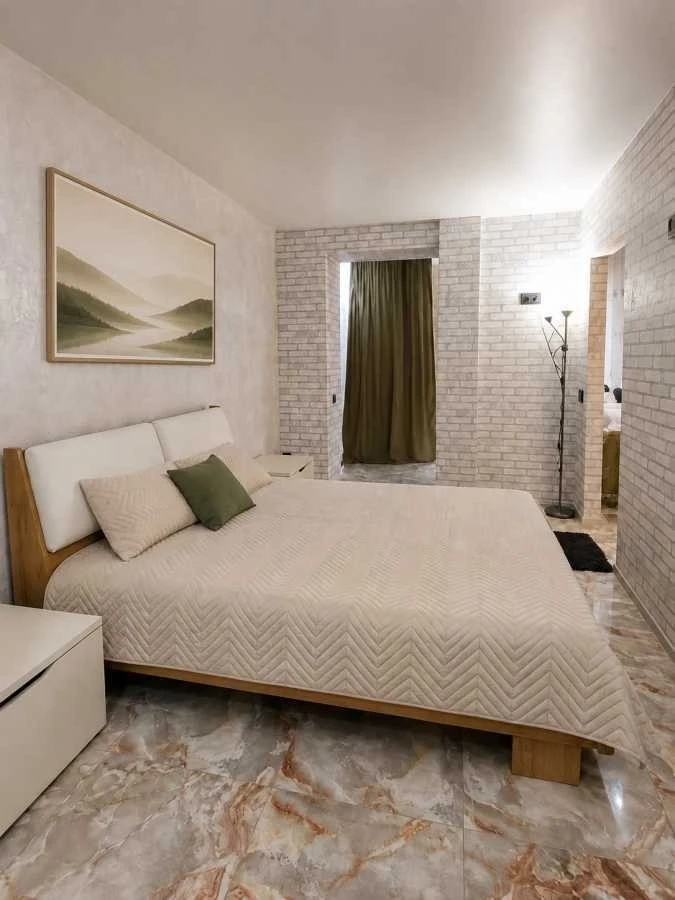 Sale of 2-room apartment 45 m², Gogolevskaya street, 11/39