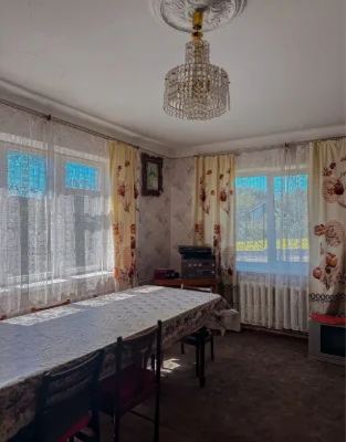 Терміновий продаж 1/2 будинку. 35 000$