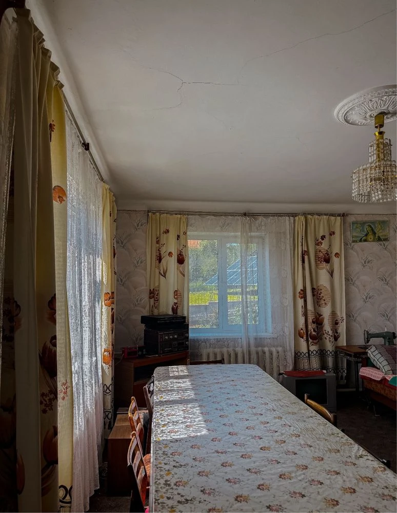 Терміновий продаж 1/2 будинку. 35 000$