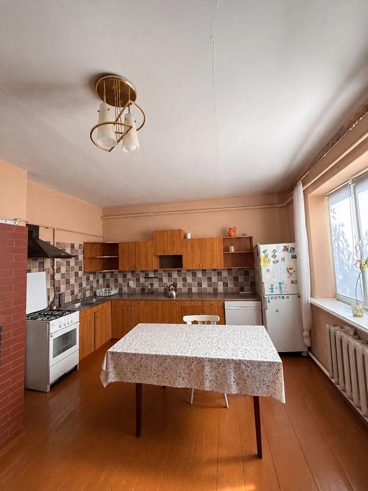 Терміновий продаж будинку, заходь і живи. 260 м2