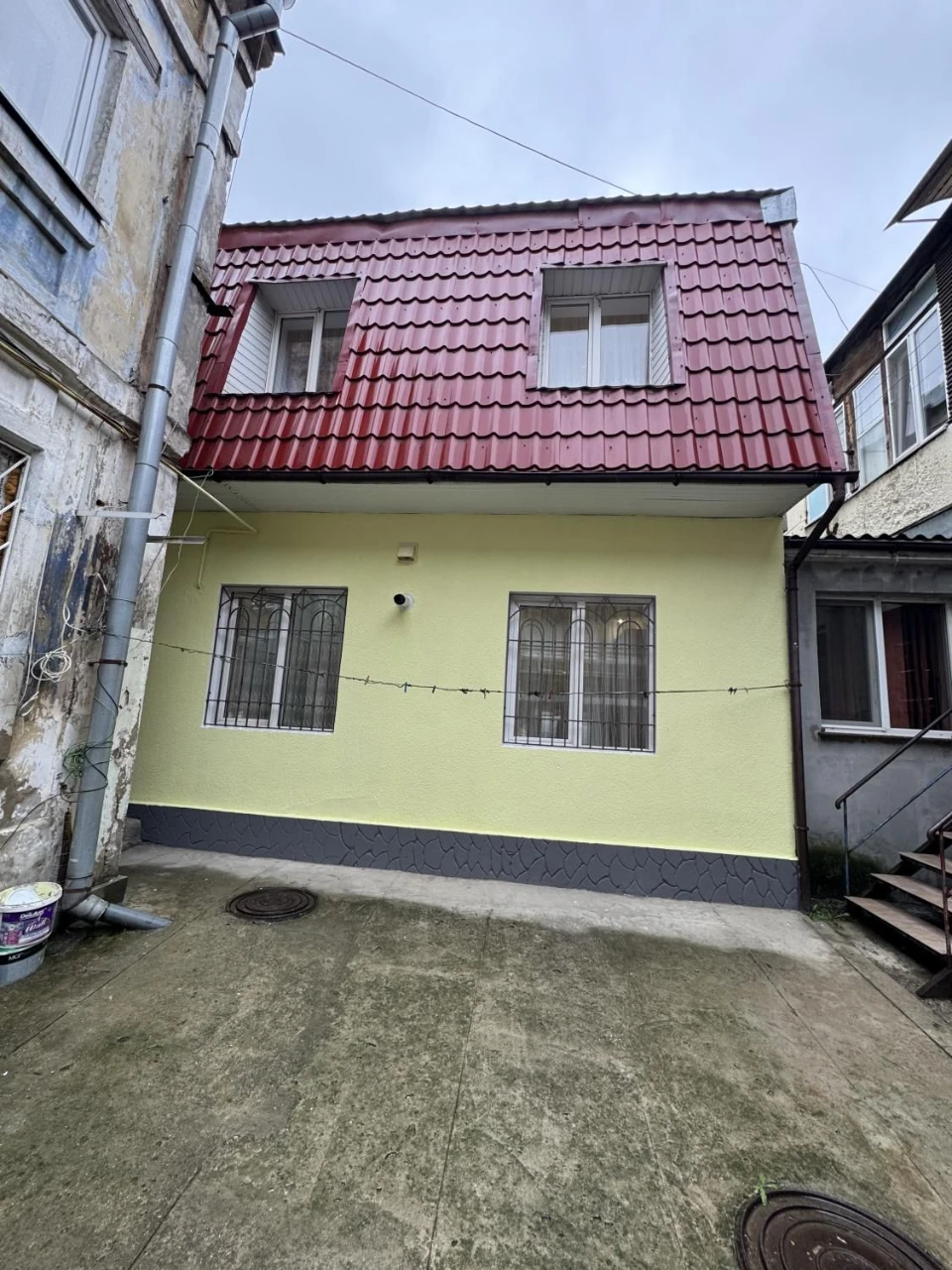 Продам 3-к квартиру-будинок з ремонтом на вул. Ватутіна/Б.Хм