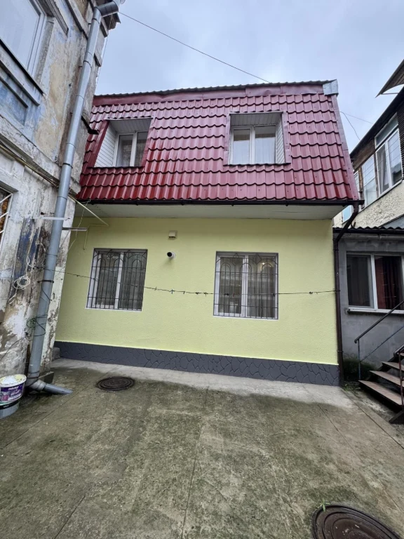 Продам 3-к квартиру-будинок з ремонтом на вул. Ватутіна/Б.Хм