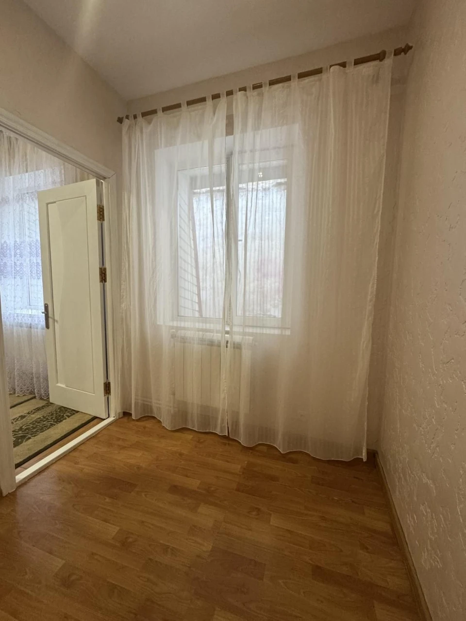 Продам 3-к квартиру-будинок з ремонтом на вул. Ватутіна/Б.Хм