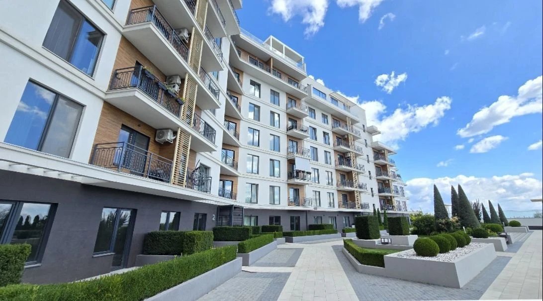 Продам 2-кімнатну квартиру з великою терасою в ЖК «Марініст»