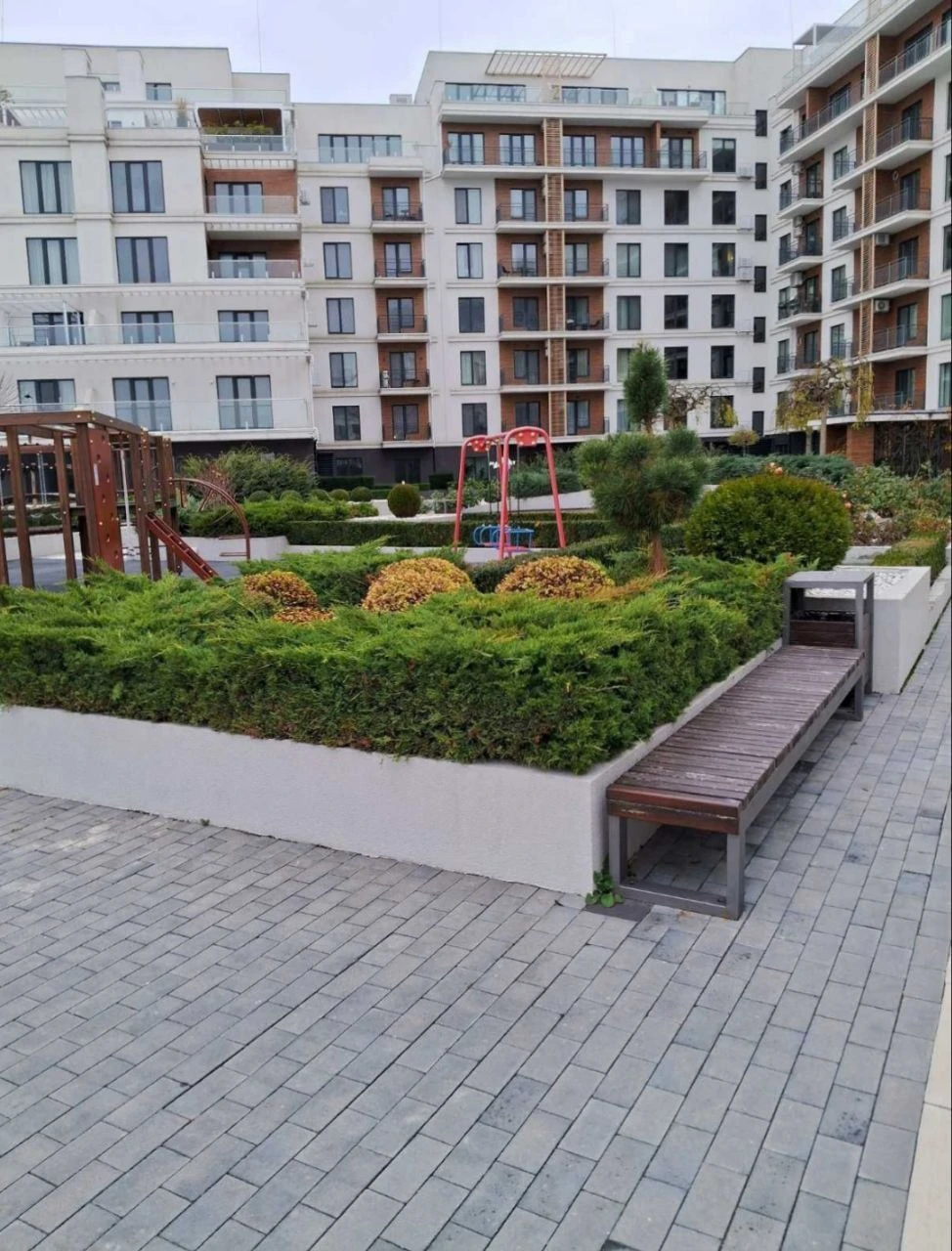 Продам 2-кімнатну квартиру з великою терасою в ЖК «Марініст»