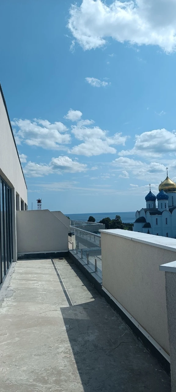 Продам 2-кімнатну квартиру з великою терасою в ЖК «Марініст»