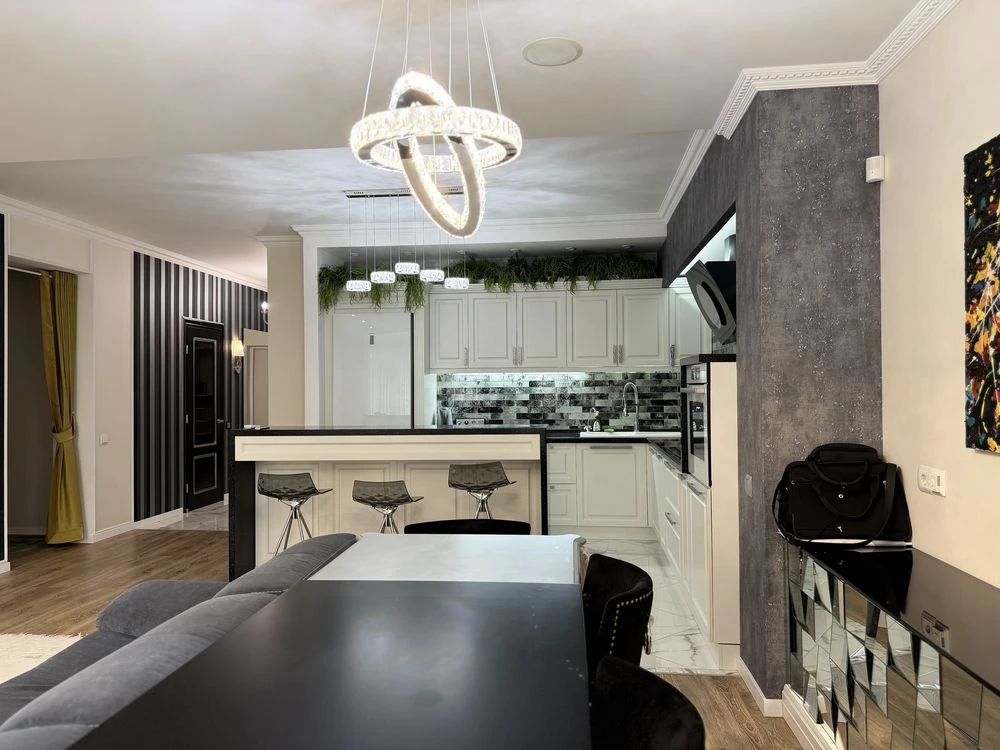 Продаж просторої 3-кімнатної квартири 136,8 м² у центрі Одес