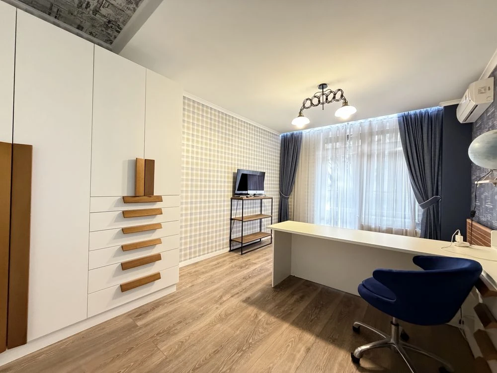 Продаж просторої 3-кімнатної квартири 136,8 м² у центрі Одес