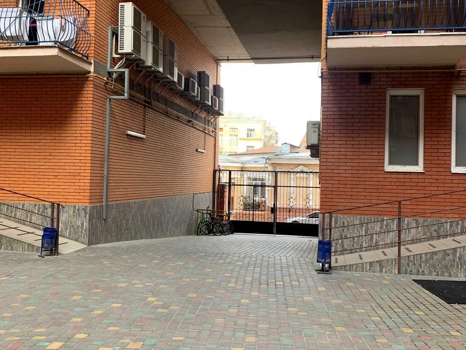 Квартира. Одеса, Книжковий пров.