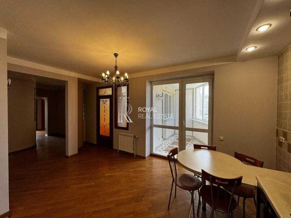 Продаж Квартира Київ Солом'янський район вул. Мокра 3 кімнат