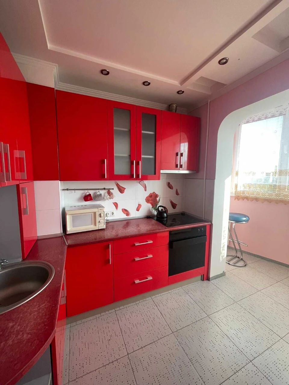 Продам двокімнатну квартиру біля Кримського бульвару.